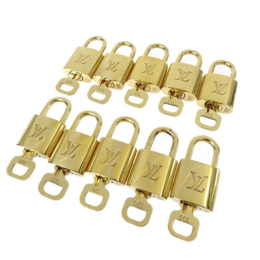 LOUIS VUITTON Padlock & Key Bag Accessories Charm 10 Piece Set Gold